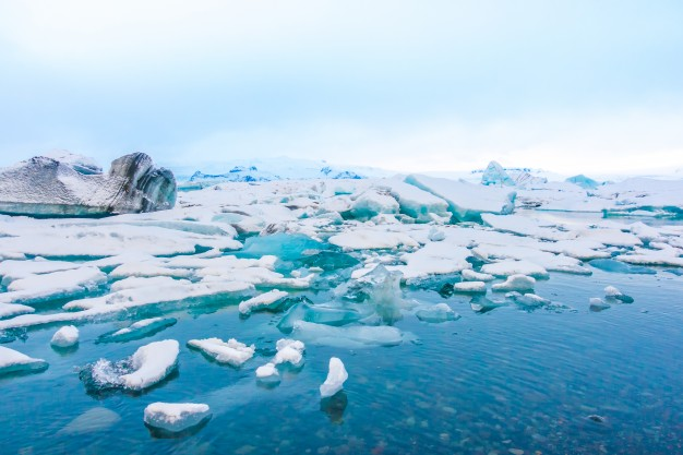 https://ru.freepik.com/free-photo/icebergs-in-glacier-lagoon-iceland_1254099.htm