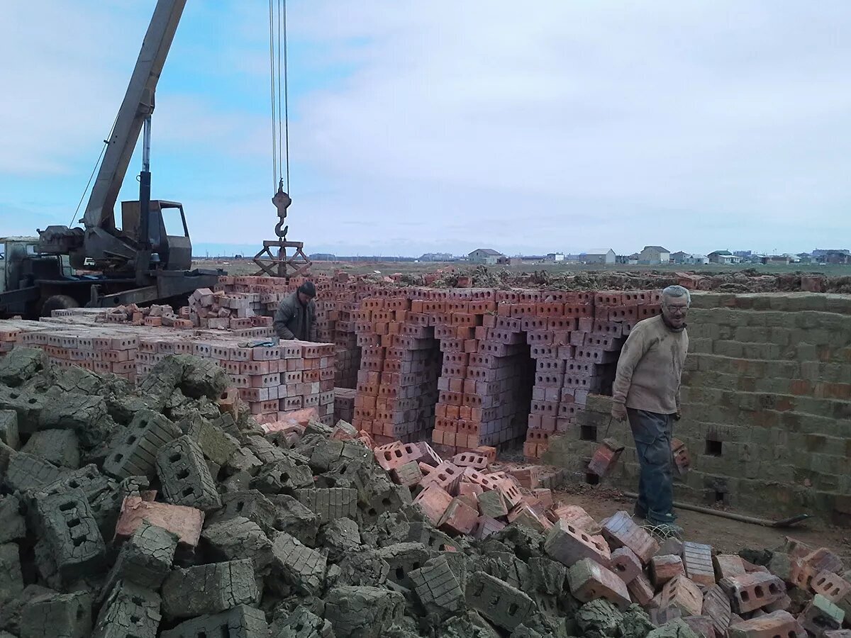кирпичные заводы дагестана рабство 2021. дагестан махачкала кирпичный завод. джангир кирпичный завод каспийск. каспийске кирпичный завод миша. кирпичный завод каспийск.