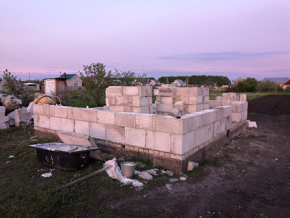 Выглядит вроде бы неплохо. Особенно в лучах заходящего солнца.