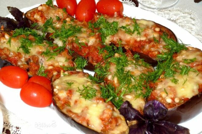 Фаршированные баклажаны с мясом и шампиньонами