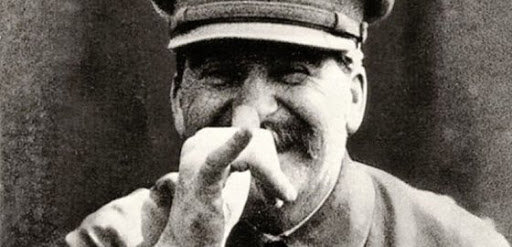 Сталин показывает такой же смешной жест, как и этот аргумент противников СССР