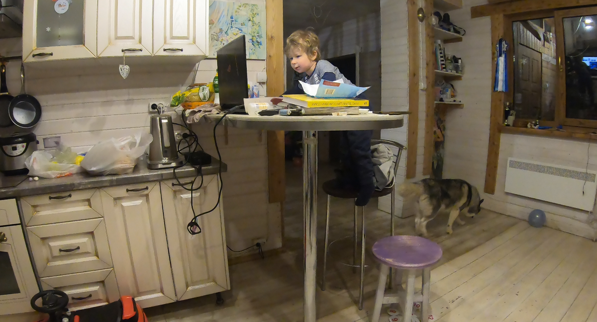 Артур помогает, она мой редактор. 