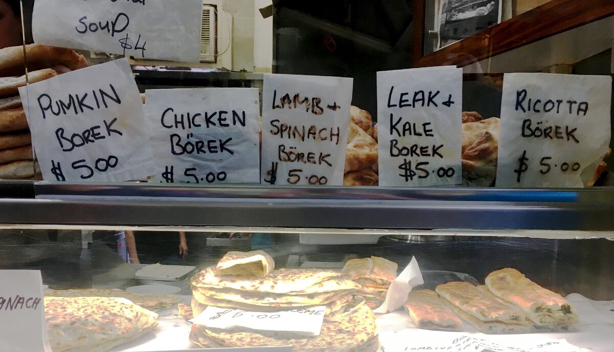 Пирожки-бёреки с различными начинками. 