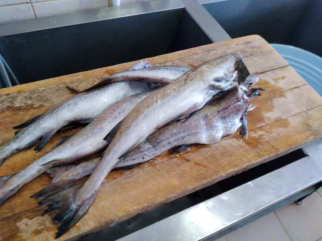 Разделываем рыбу на чистое филе (без кожи и костей)