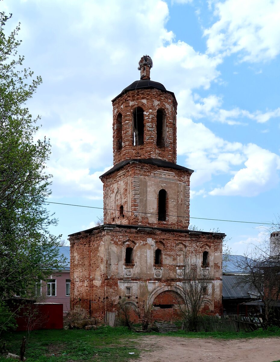 Колокольня Распятского монастыря.