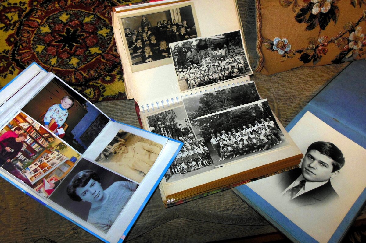 Зима  -  время привести любимые альбомы в порядок, все фотографии разложить по периодам (фото автора)