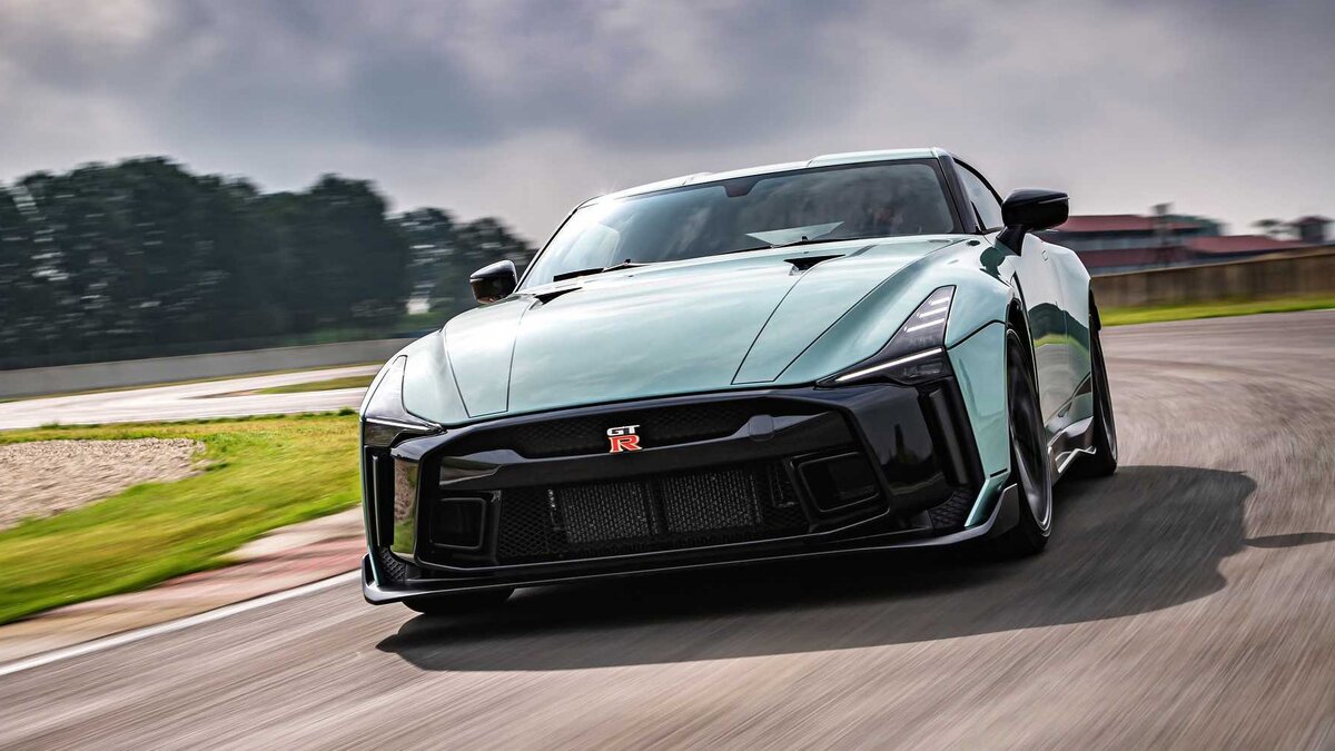 1.NISSAN GT-R50 ОТ ITALDESIGN (1000000  ДОЛЛАРОВ)