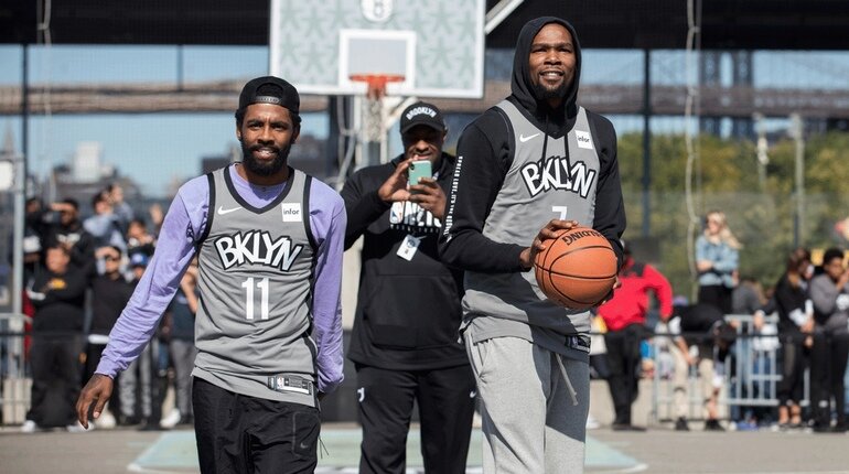 Кайри Ирвинг и Кевин Дюрант. Фото: nba.com