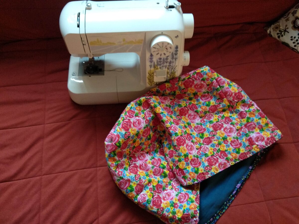 Так выглядит чехол с другой стороны, если вы выверните наизнанку. По сути, изнанки-то и нет. Обе стороны лицевые. 