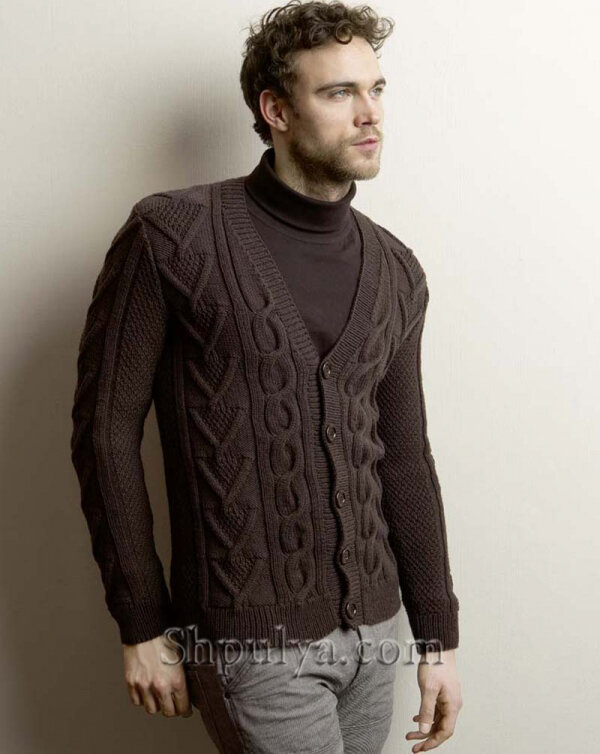 Коричневый мужской кардиган с аранами на пуговицах