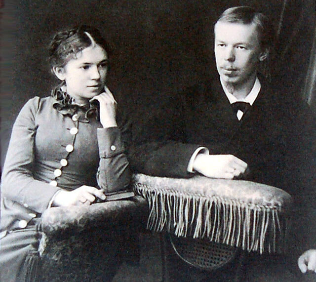 Александр Степанович и Раиса Алексеевна Поповы в молодости.