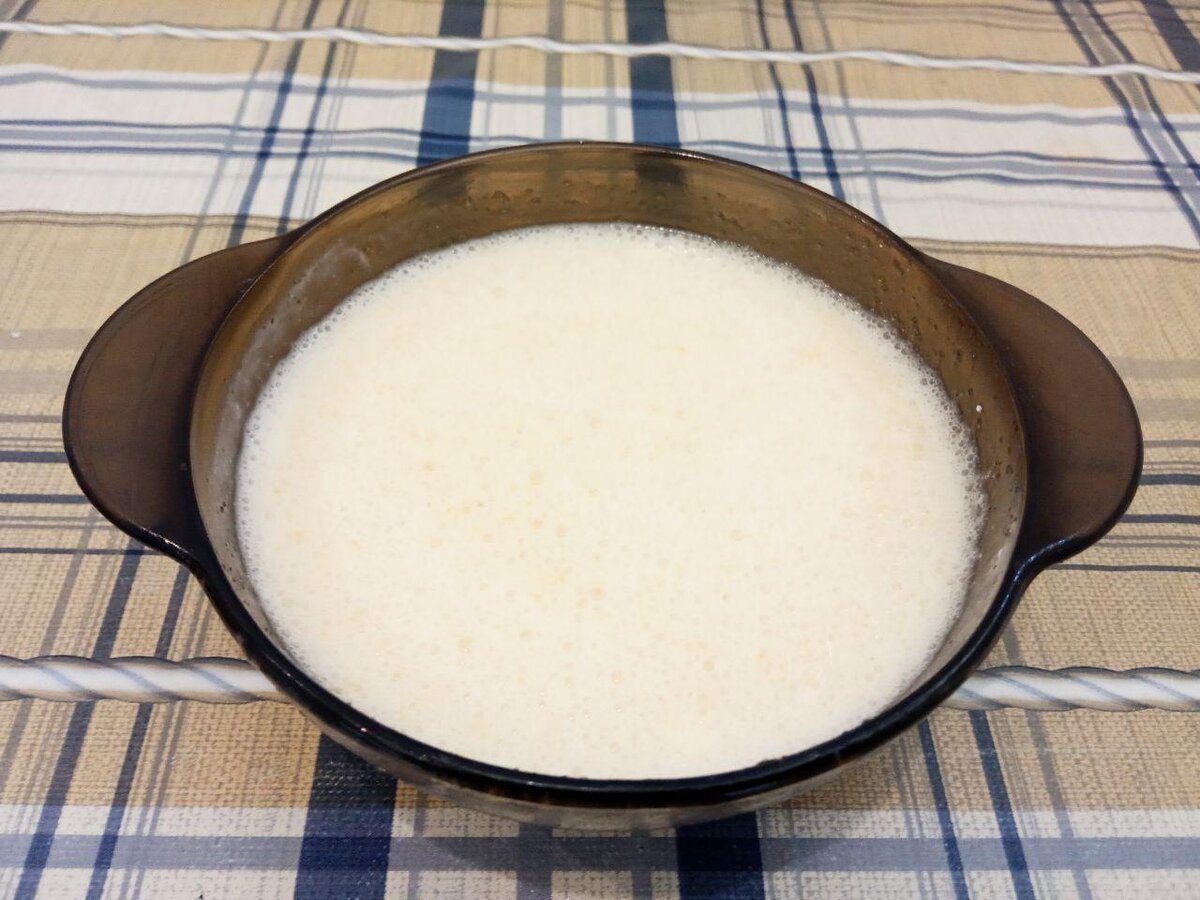 Сметана с сахаром. Сметана с ванильным сахаром. Сахар из сметаны и сахара рецепт. Смешиваем творог со сметаной. Сахарок сметанка.