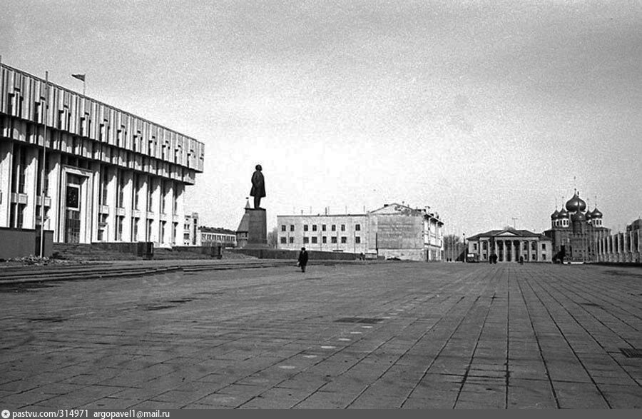 Тула 80. Советская площадь Тула. Площадь Ленина Тула XX века. Тула СССР. Площадь Ленина Тула 2000 год.