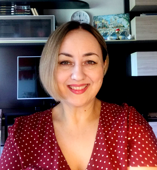 Тут может показаться, что я очень дружу с часами, которые растут из моей головы, но, к сожалению, время так и не поддается моей дрессировке )))