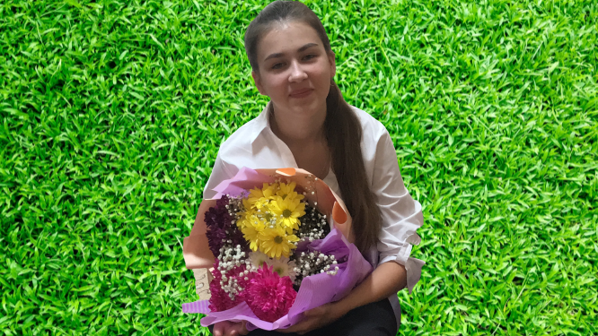 Фото автора. Дочка перед школой. 