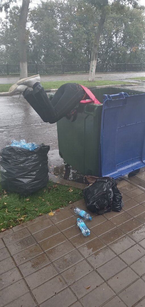 Волонтёр Майя спасает ПЭТ-бутылки