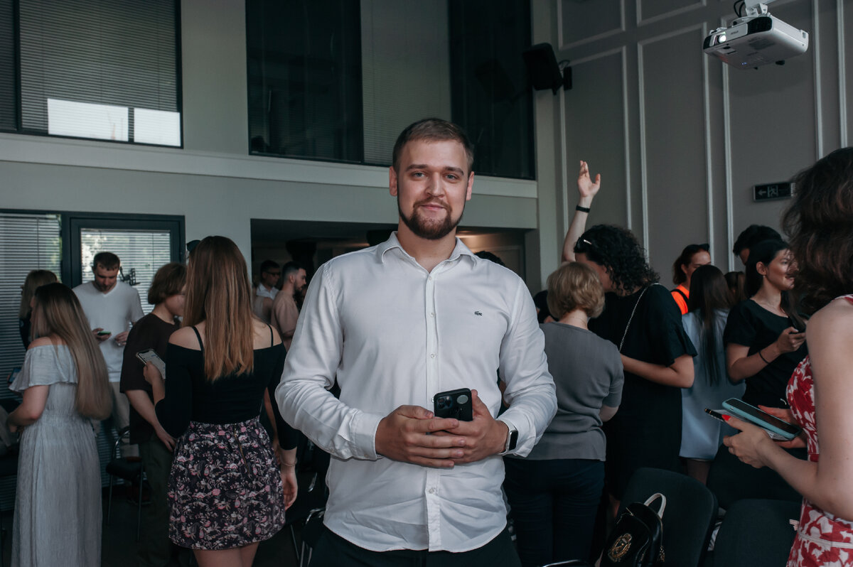 Это довольный я провожу нетворкинг в Москве