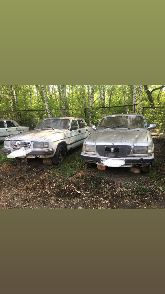 Волги стоят под открыта небом 