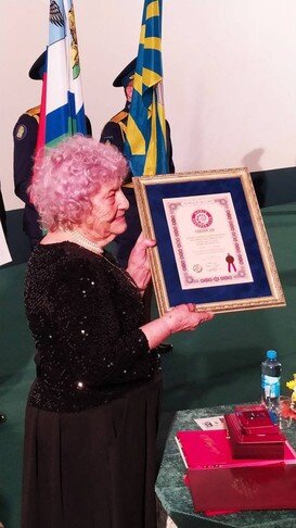 Мария Денисовна Колтакова с сертификатом