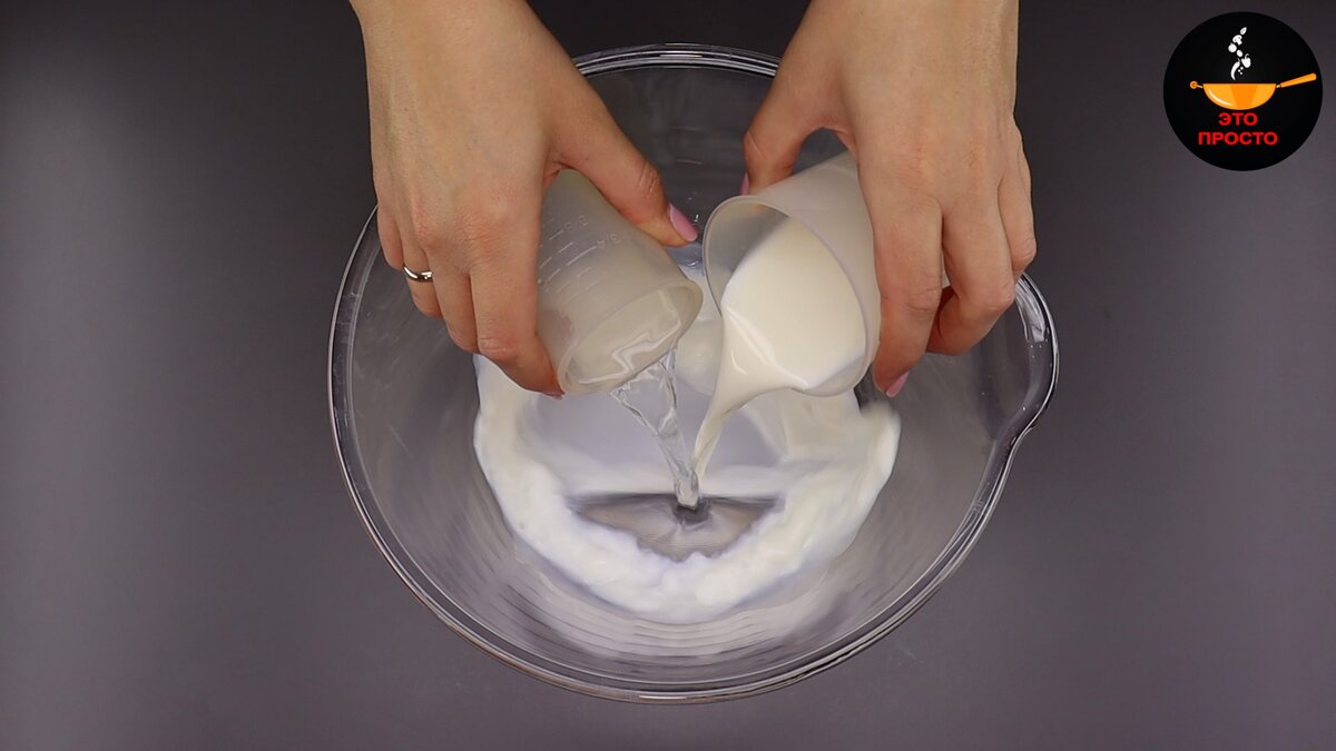 Фото можно листать влево