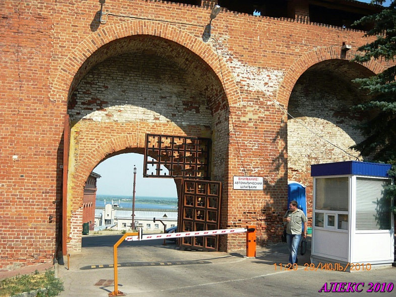  23 октября 2011 г. Здесь внимание будет больше направлено на состояние кладки кремля.-29