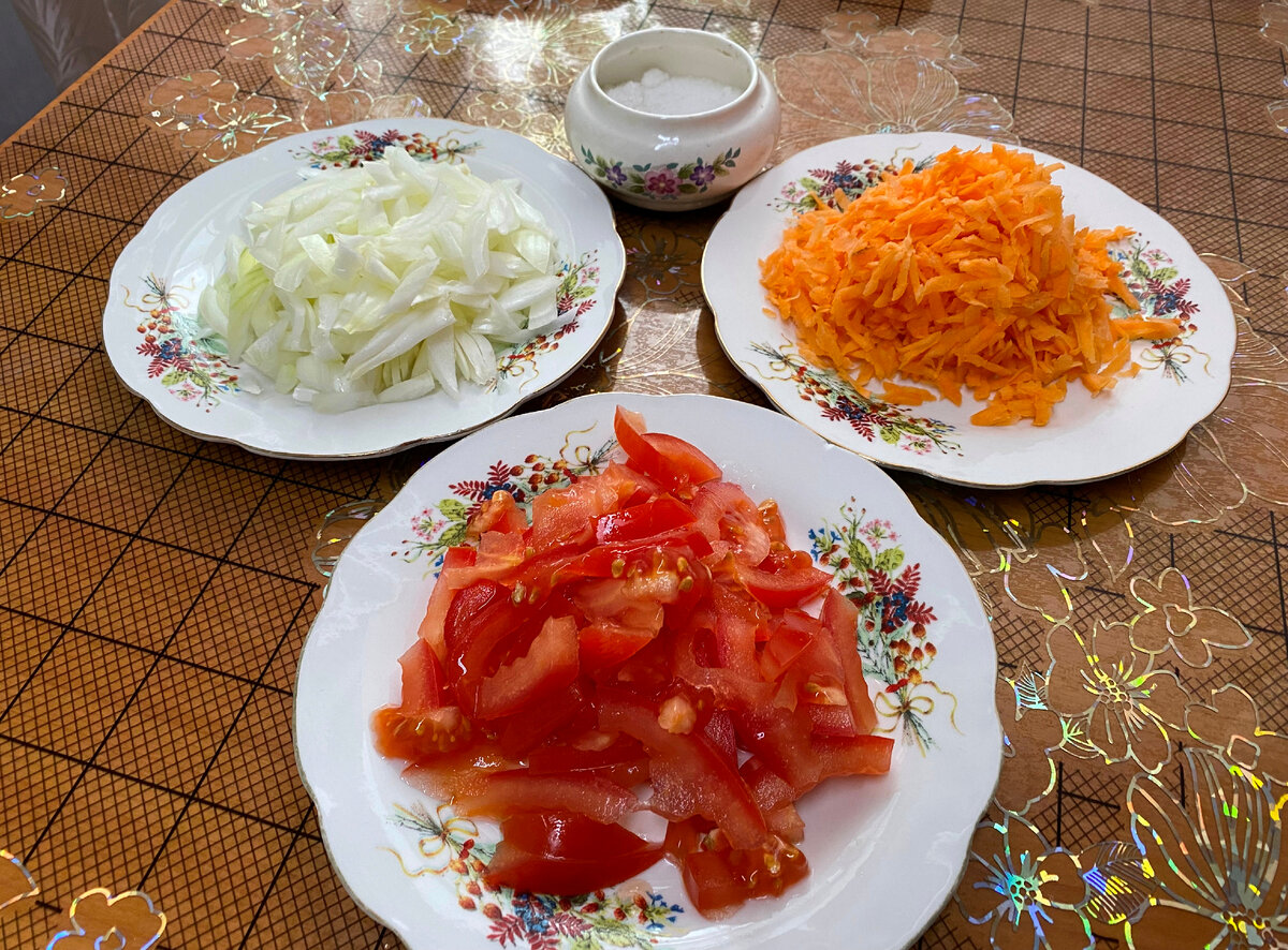 Нарезаем овощи