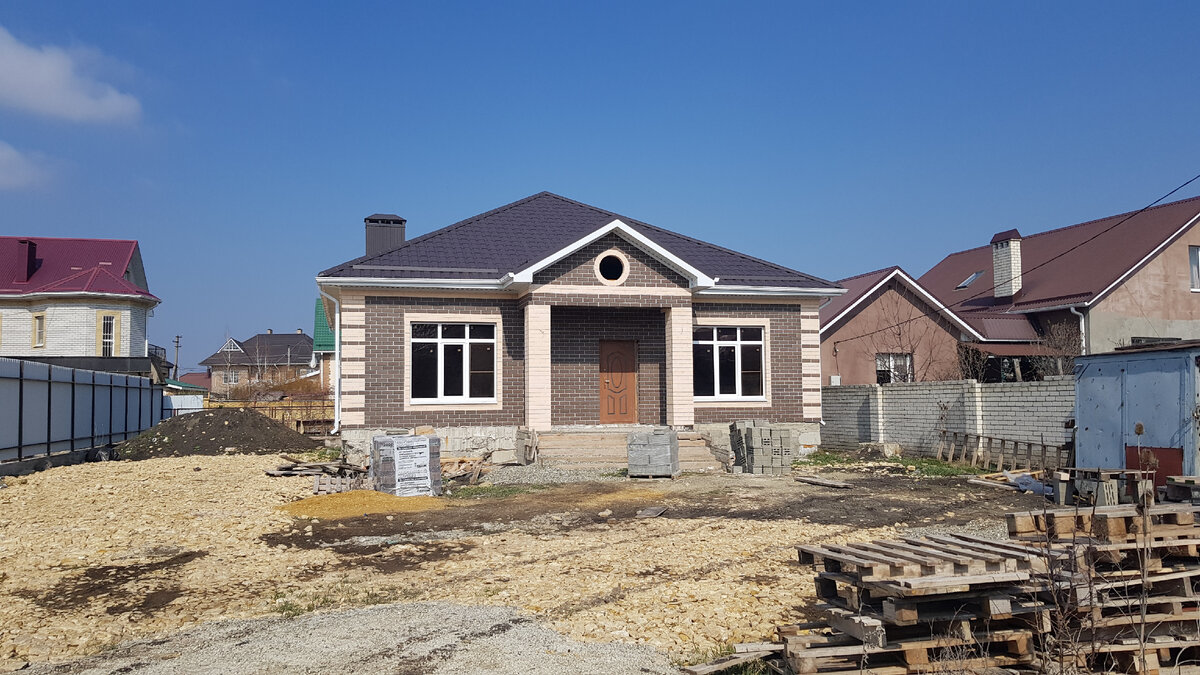 Главный фасад дома 