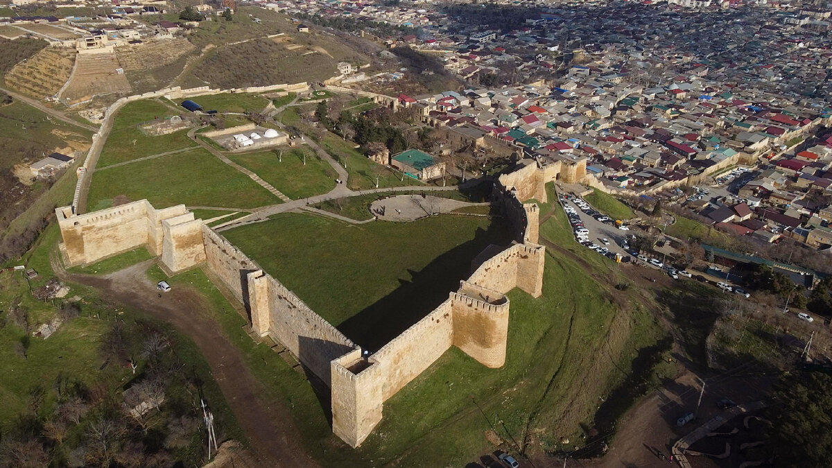 Дербентская крепость клипарт