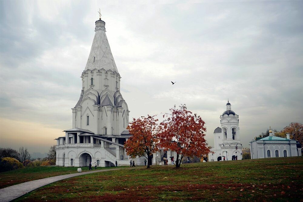 Коломенское Церковь осень