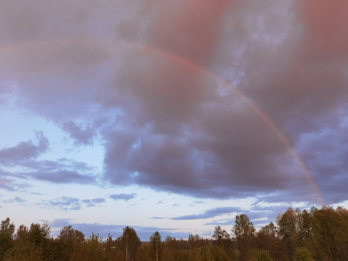 Радуга очень красивое природное явление