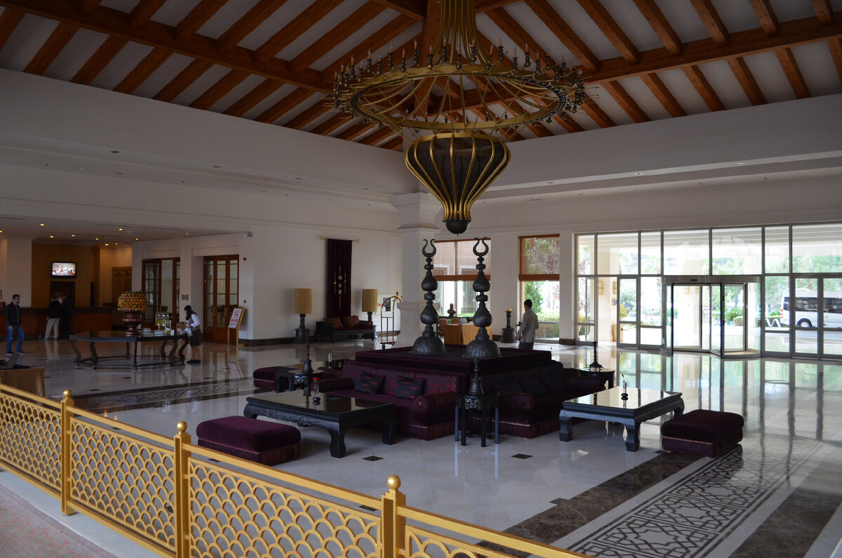 Вход и ресепшн... Фото автора