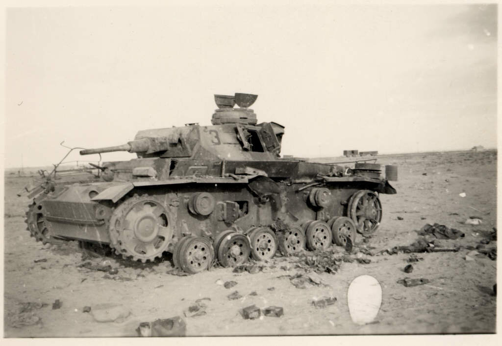 PZ.3 Ausf.j подбитый. Танк Panzer 3 подбитый. Танк т-4 подбитый. Панцер т-3. T 3 18 8