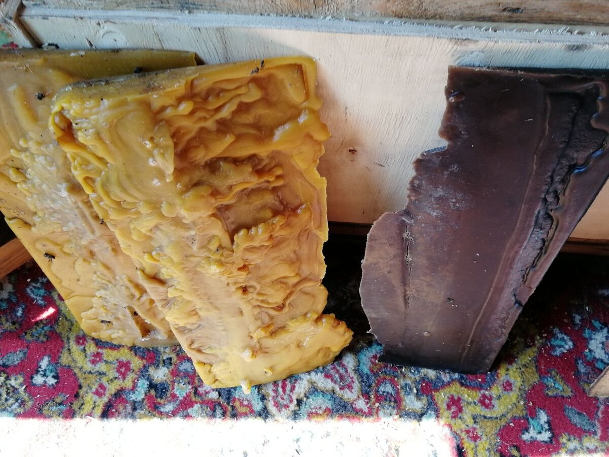 Очищенный и "грязный" воск (галерея - стрелка вправо).