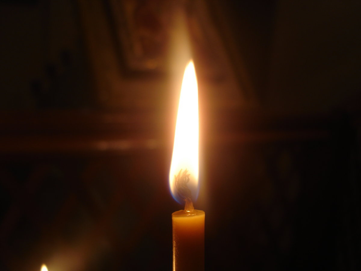 Свечи в храме