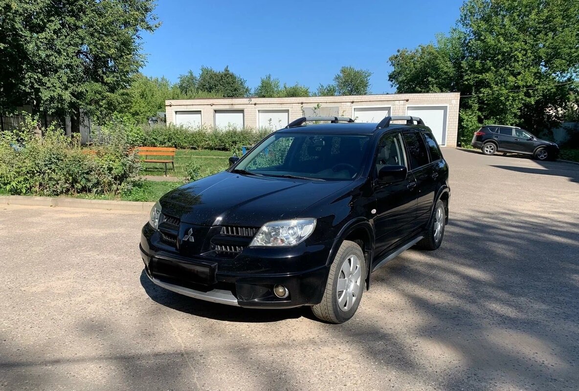 Митсубиси Аутлендер первого поколения.
