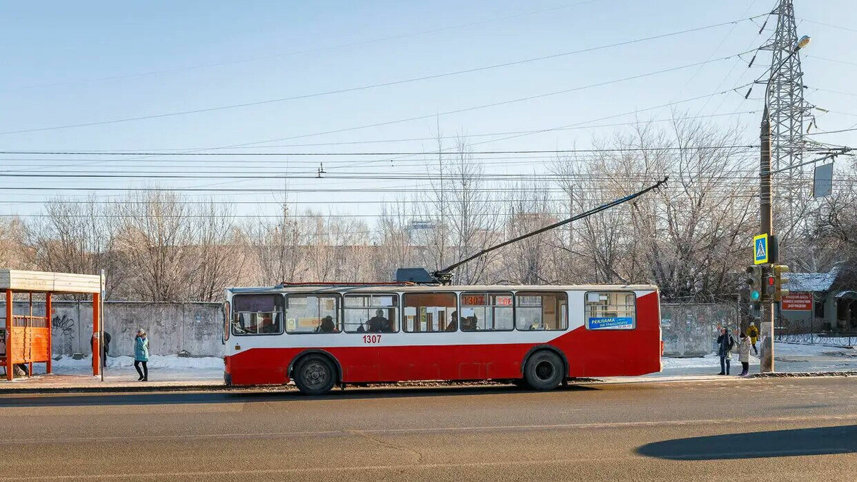 Троллейбусы встали на улице Орджоникидзе в Ижевске | udm-info.ru | Дзен