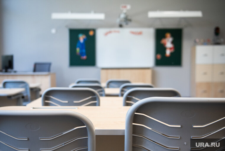    Директора школы в ЯНАО уволили за нарушение антикоррупционного законодательства