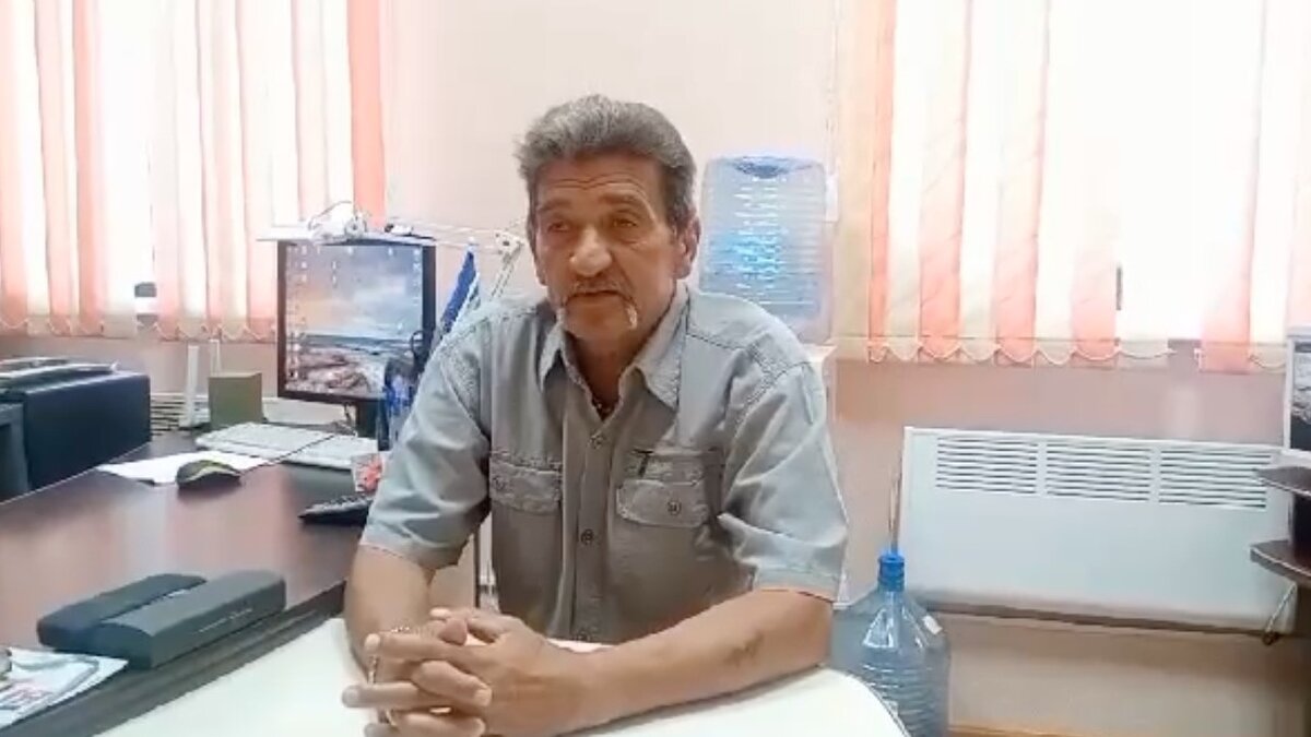     В Сорске главный врач городской поликлиники напал на инструктора автошколы и избил его. До этого мужчины не были знакомы, почему завязался конфликт сейчас выясняет полиция.