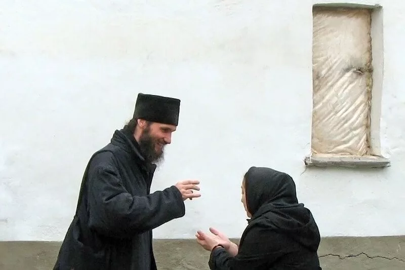 Разговор в храме со священником