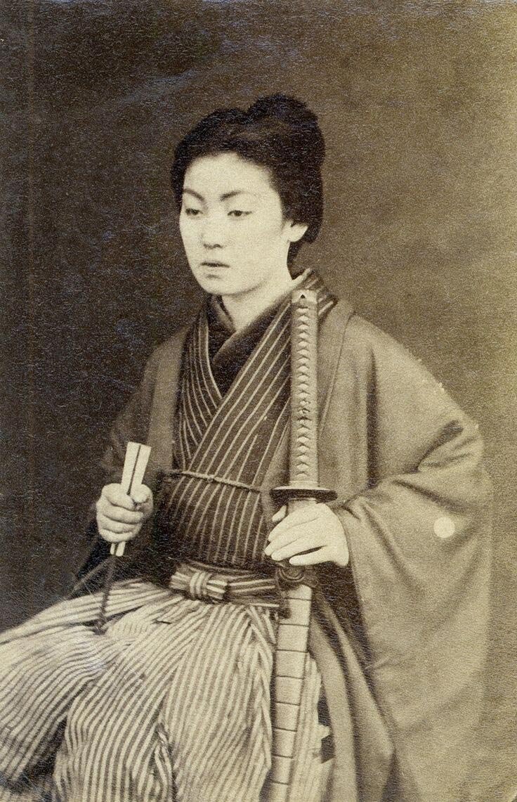 Женщины самураи сеппуку. Onna bugeisha женщина самурай. Онна-бугэйся самураи-женщины. Накано такэко. Онна бугэйся в кимоно.
