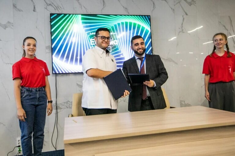    В Оренбурге на «Евразии Global» подписано соглашение о сотрудничестве в молодежной политике Андрей Севостьянов