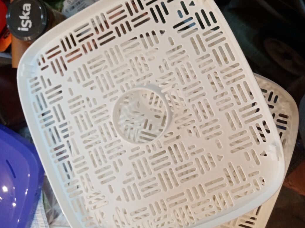 Расстояние между поддонами 16мм, вполне приемлемое.