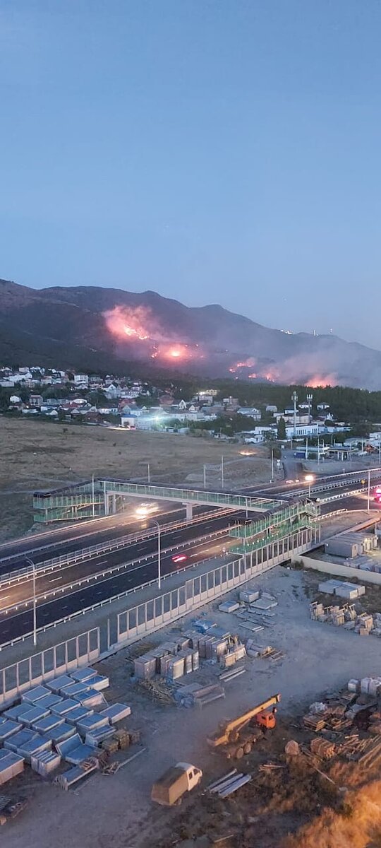 Нам необходимо  Беречь Природу, кто не может идти помогать бороться  с стихией ..переводят Волонтёрам деньги на воду, огнетушители...ранцы с водой...