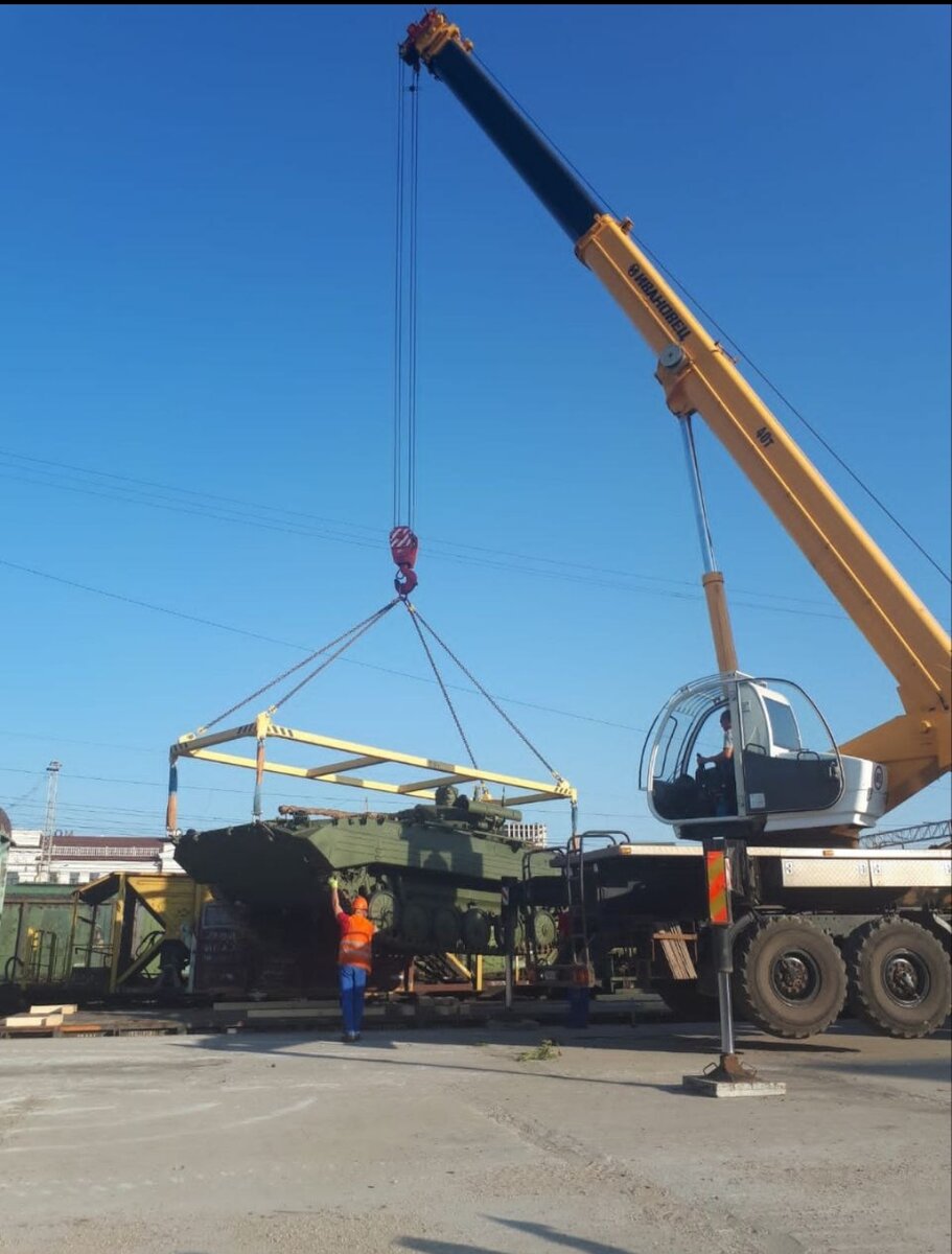 Вооружение позволяет поражать цели на дальности до 8 км. Военные, активно применяющие эту технику как днем, так и ночью, отмечают ее высокую огневую мощь и мобильность.