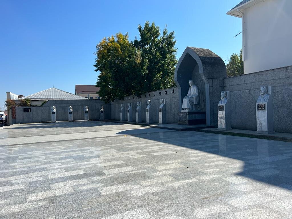 Монумент скорбящей матери