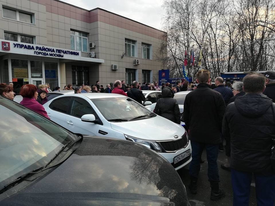 Встреча депутата Госдумы Василия Власова с жителями района Печатники. Фото: www.facebook.com. 