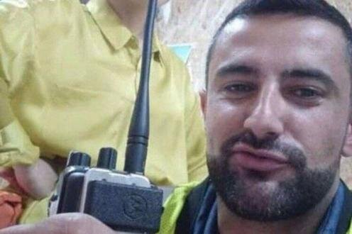 Снимок Эли Дауда с рацией. Фото с сайта Neonomad.kz