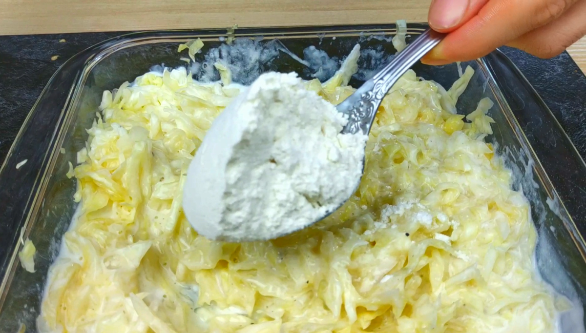 Рецепт: Капустные оладьи на кефире на RussianFood.com