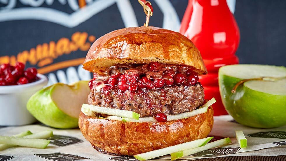 Брусничный бургер с олениной