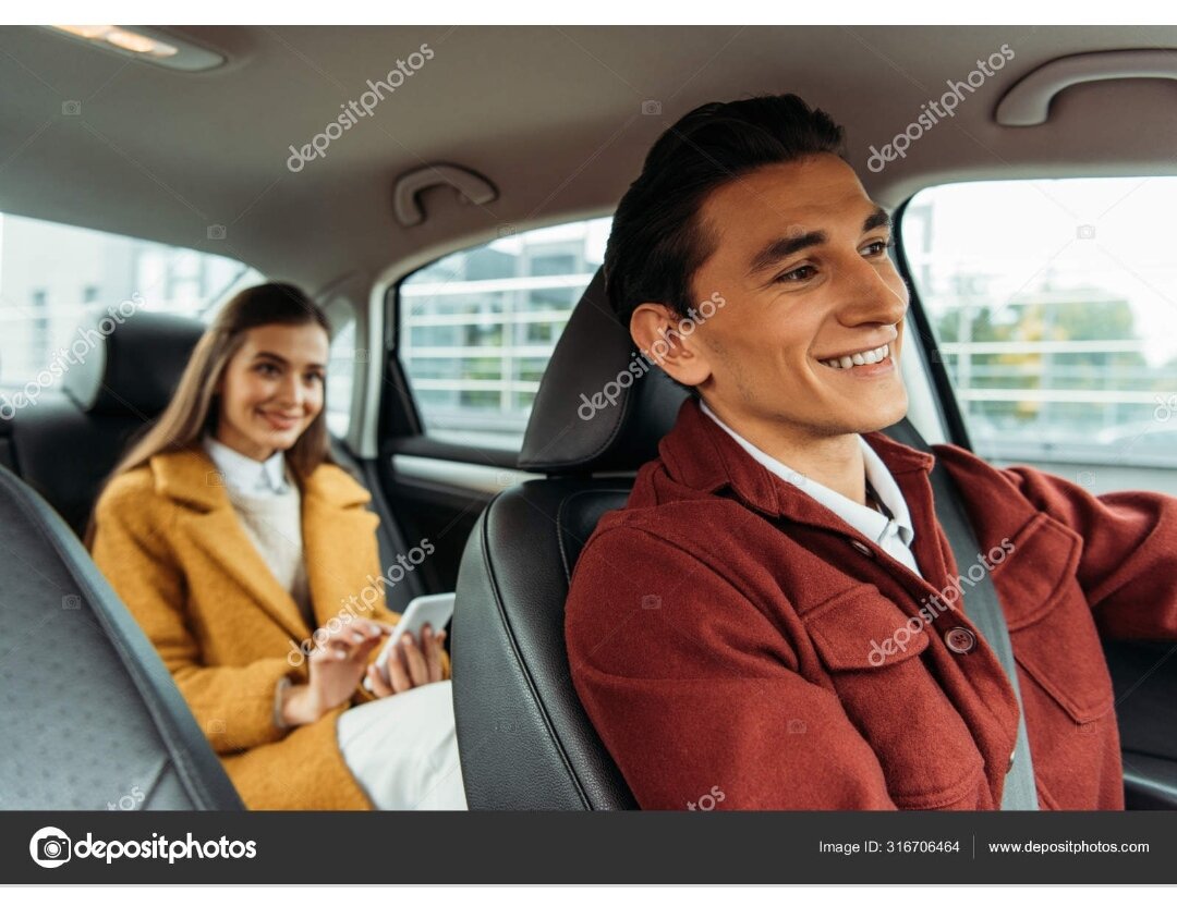 Девушка в такси 